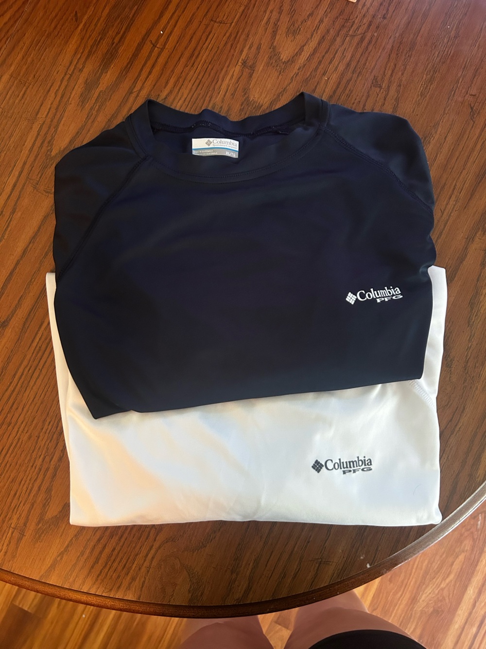 Columbia Men’s lightweight long sleeve - Navy & White